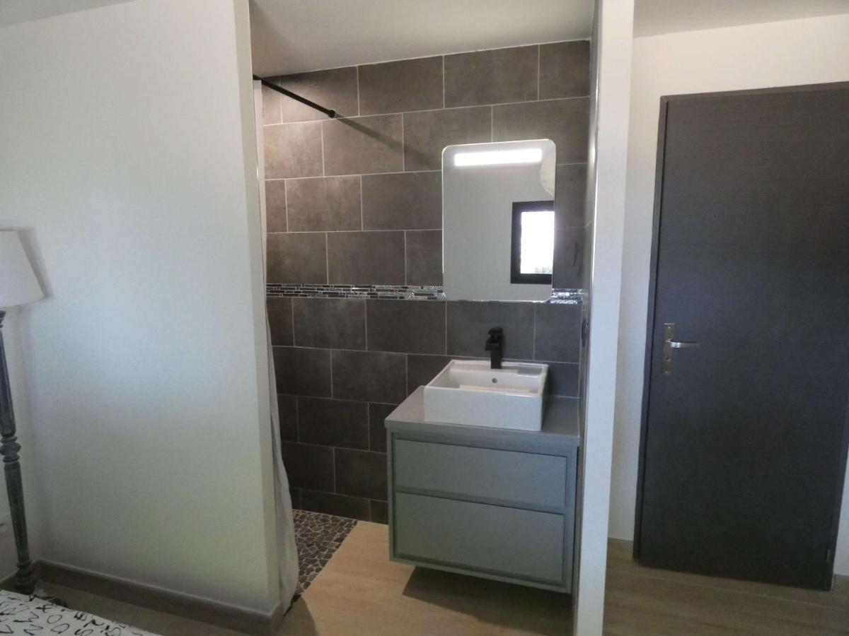 Proche Lac Du Salagou, Chambre Agreable Avec Salle D'Eau Et Wc Prive Lacoste  Bagian luar foto