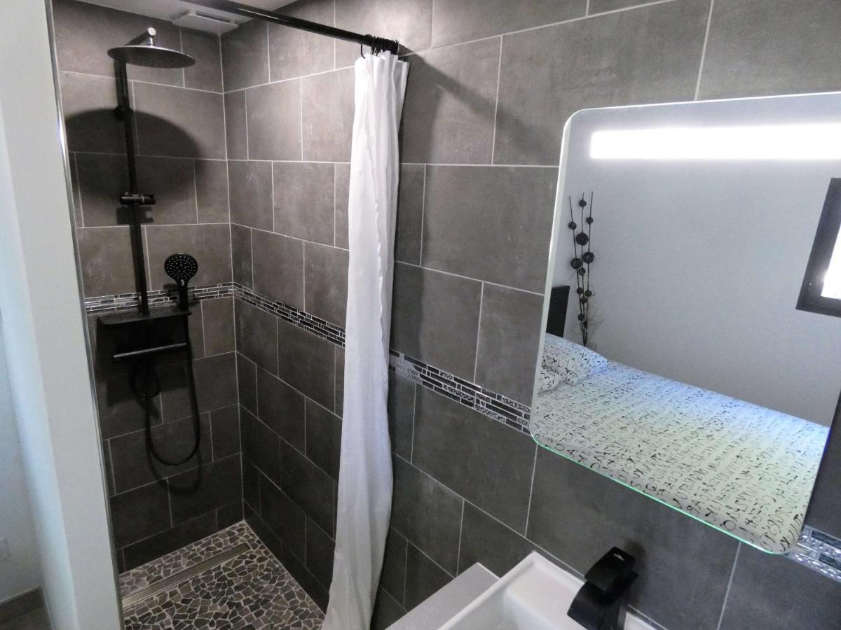 Proche Lac Du Salagou, Chambre Agreable Avec Salle D'Eau Et Wc Prive Lacoste  Bagian luar foto