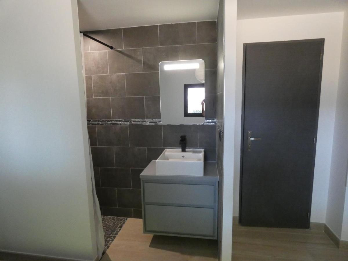 Proche Lac Du Salagou, Chambre Agreable Avec Salle D'Eau Et Wc Prive Lacoste  Bagian luar foto